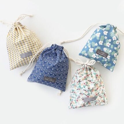 Eames plastic side chair